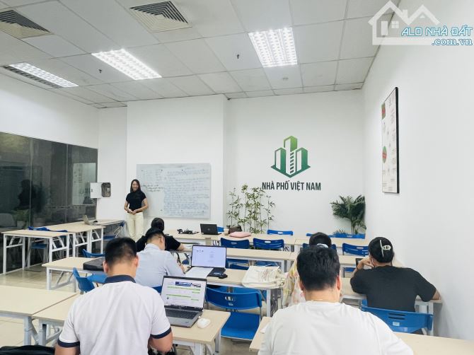 Siêu rẻ!Bán nhà Việt Hưng,lô góc,gara ô tô 7 chỗ,40M,6 tầng thang máy,full NT.Hơn 8 tỷ