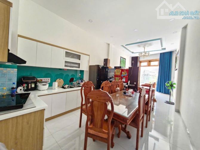 Nhà 3 tầng, 1 sẹc đường Nguyễn Xiển sát Vinhomes Q9 giá 5,6 tỷ/66m2 - 3