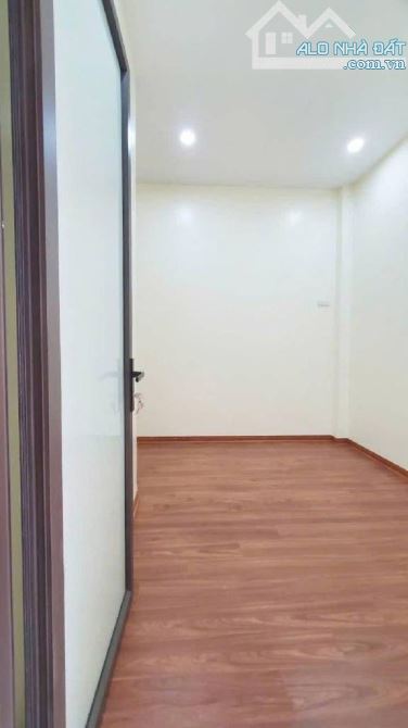 CÁCH MẶT VĂN CHƯƠNG 40 MÉT, 60 MÉT RA TÔN ĐỨC THẮNG. NHỈNH 4 TỶ HỘ KHẨU ĐỐNG ĐA. GIÁ ĐẦU T - 3