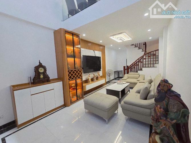 Bán nhà 6 tầng đẹp Kẻ Tạnh, Long Biên, fu.ll nội thất, cách một nhà ra ô tô thông. - 3