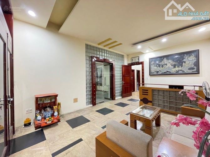 Bán nhà mặt đường Lê Thánh Tông, mặt tiền hơn 9m, DT 250m2, nhà 5 tầng thang máy - 3