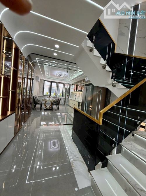 Siêu phẩm nhà đẹp Quận 12, đường Dương Thị Mười, 5 tầng, hẻm 6m, 4*19m, nhỉnh 8 tỷ - 3