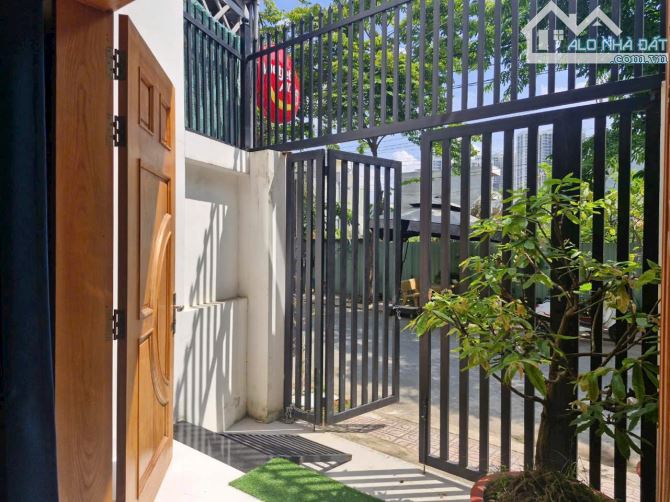 Nhà 3 tầng, 1 sẹc đường Nguyễn Xiển sát Vinhomes Q9 giá 5,6 tỷ/66m2 - 4