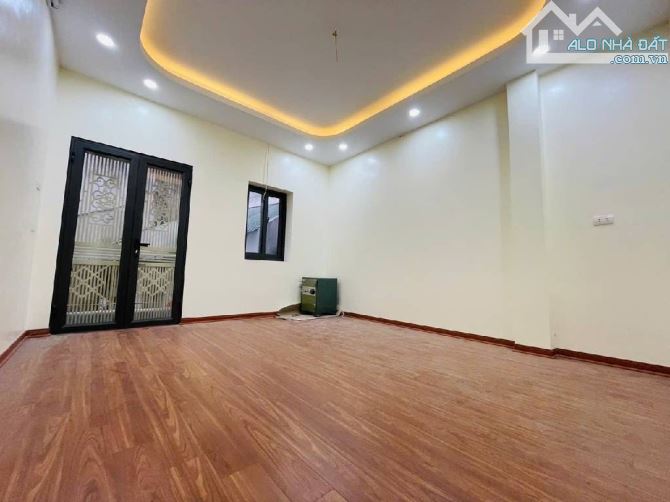 CÁCH MẶT VĂN CHƯƠNG 40 MÉT, 60 MÉT RA TÔN ĐỨC THẮNG. NHỈNH 4 TỶ HỘ KHẨU ĐỐNG ĐA. GIÁ ĐẦU T - 4