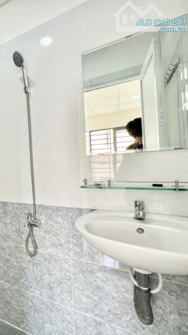 🏡 NHÀ HẺM 16 CHỖ Q4 – HƠN 100M² – NGANG KHỦNG 7M –12 PHÒNG MỚI –DÒNG TIỀN 40TR –NHỈNH 11Đ - 3