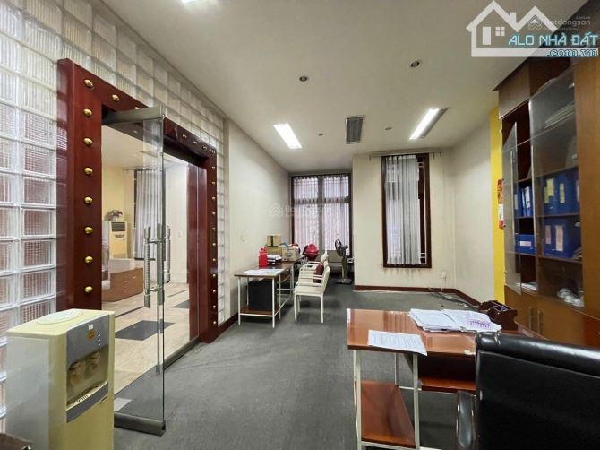 Bán nhà mặt đường Lê Thánh Tông, mặt tiền hơn 9m, DT 250m2, nhà 5 tầng thang máy - 4