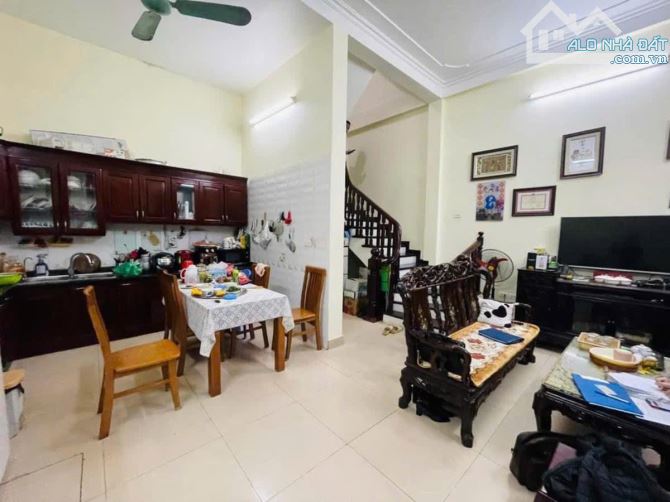 PHỐ THÁI HÀ - ĐỐNG ĐA - DT 207M2 x 3T - MT 9M - 56 TỶ - GẦN PHỐ - ÔTÔ TRÁNH - KINH DOANH - 4