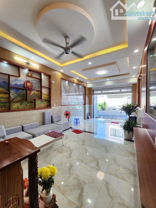 Bán nhà 1 trệt 2 lầu p.Tân Đông Hiệp Tp Dĩ An chỉ 4,99 tỷ TL M4377 - 4