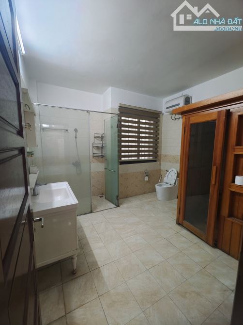 Nhà đẹp ở luôn Trần Quốc Hoàn Cầu Giấy. Sổ vuông 42m, 5 tầng MT4m Giá 18 tỷ Ngõ ô tô tránh - 4