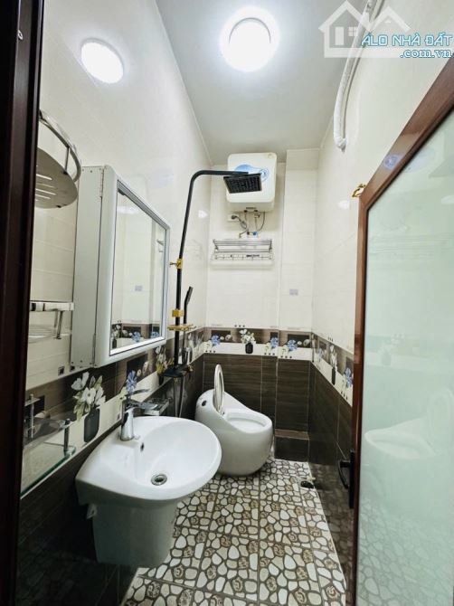 Chỉ 9.1 tỷ! Bán nhà Trương Định, Hoàng Mai - 10m ra Phố, DT 55M2, 4 Ngủ, 5 Tầng, MT 4m - 5