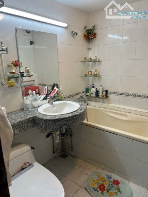 Hoàng Hoa Thám 61 m2 3 tầng, mặt tiền 4.2 m ✅10.6 tỷ Ba Đình - 8