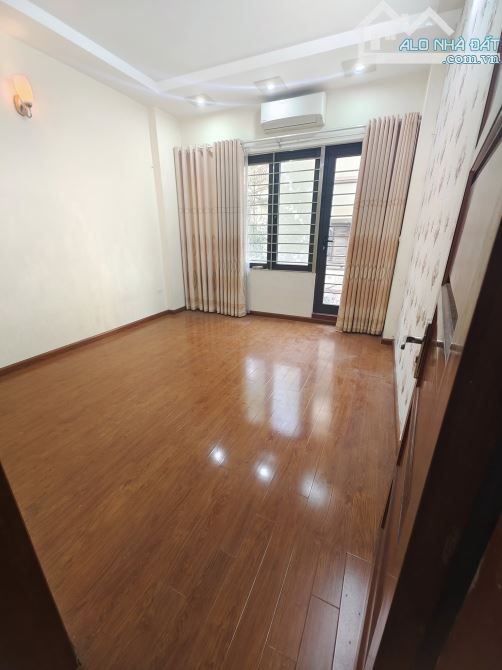 Nhà đẹp ở luôn Trần Quốc Hoàn Cầu Giấy. Sổ vuông 42m, 5 tầng MT4m Giá 18 tỷ Ngõ ô tô tránh - 8