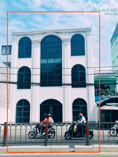 CHO THUÊ TÒA NHÀ 840 QUANG TRUNG, Q.GÒ VẤP - 11M X 42M DTSD 1700M2 - 3 TẦNG SUỐT
