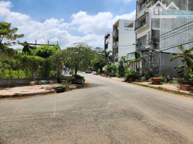 Đất nền biệt thự  khu Cotec Nhà Bè , ngay UBND Huyện  căn góc 300m2 giá 9.5 tỷ