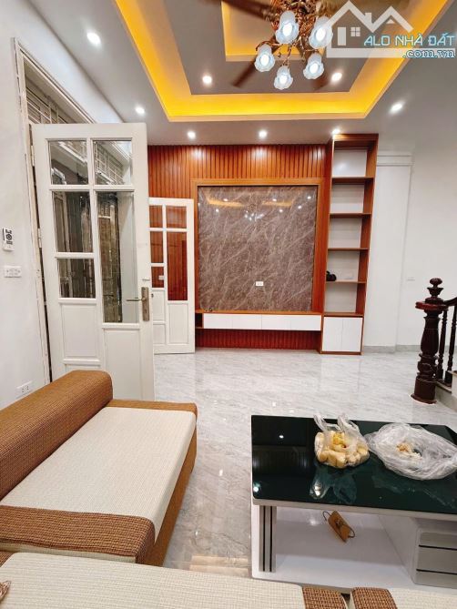 VĂN TRÌ, 41m, 6,8 tỷ, dân xây, full nội thất, gần ô tô