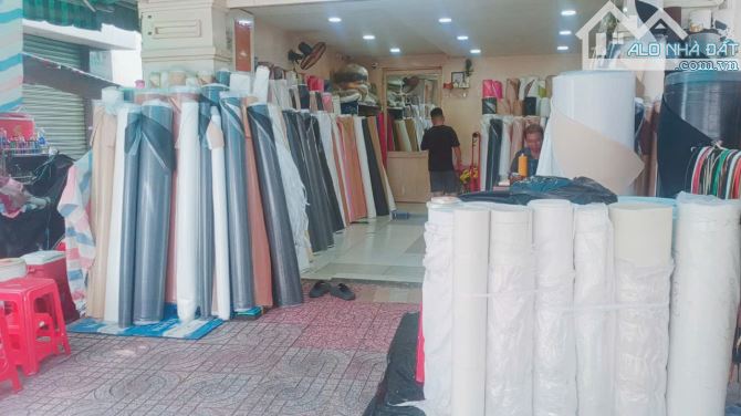 Bán nhà mặt tiền Lý Nam Đế, q11, 3 tầng, đang cho thuê 20 triệu/tháng, giá 13.5 tỷ