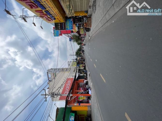 BÁN NHÀ NGUYỄN VĂN QUÁ DHT Q12 , 5,4×22 NỞ HẬU ,XE HƠI VÀO NHÀ ,TIỆN XÂY CHDV ,CHỈ NHỈNH 5