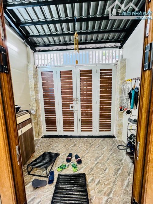 Nhà đẹp hẻm rộng, đường Võ Văn Kiệt, Quận 1👉5 tầng 6pn. 42M2👉 chỉ 8,5 tỷ.