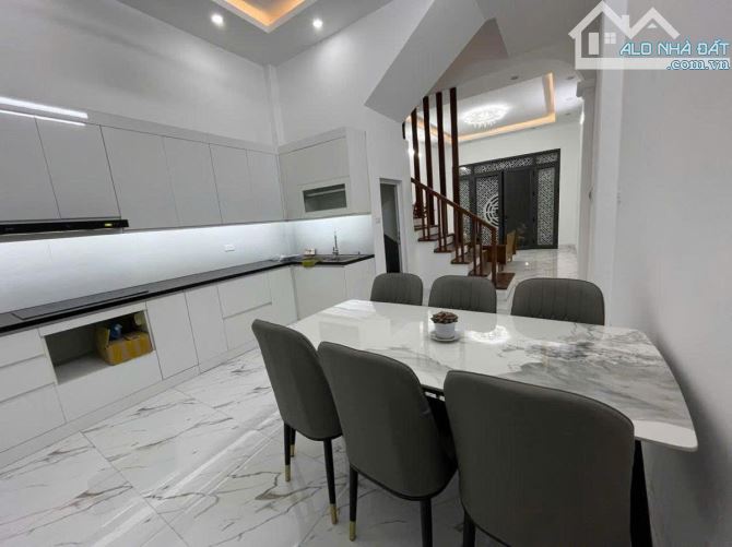 Bán nhà Quang trung Hà Đông, ô tô lùi cửa nhà đẹp full nội thất DT 46m2 x 4 tầng x 4m MT