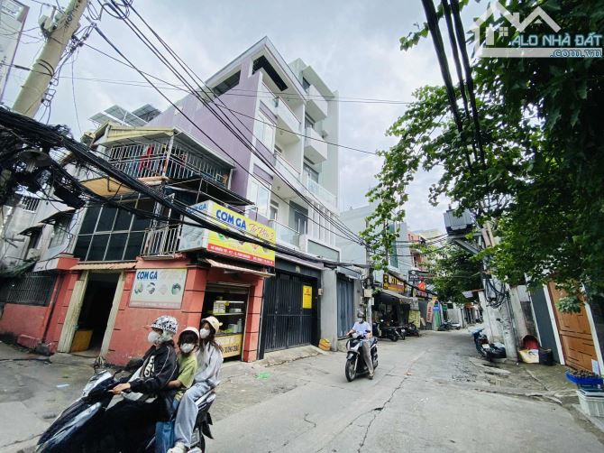 Bán nhà cấp 4 tiện xây xoà nhà hầm 7 Tầng cách Phan Xích Long, Phú Nhuận 200M