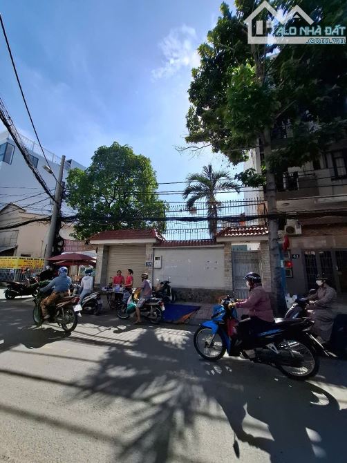 Bán đất 2 mặt tiền đường Nguyễn Tuyển Quận 2 giá 40 tỷ
