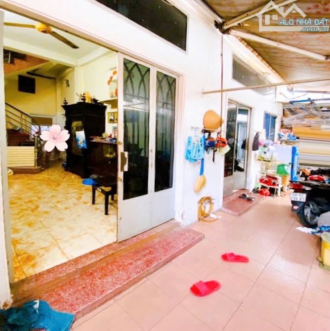 Bán nhà hẻm Cách Mạng Tháng Tám, QUẬN 3, DT 7.5 x 11 m, Giá 11 tỷ