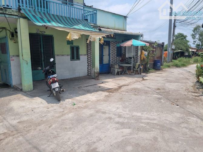 Dãy 6 phòng + 1 ki ốt . Cho thuê full .giá bán 2 tỷ 1 . Thương lượng