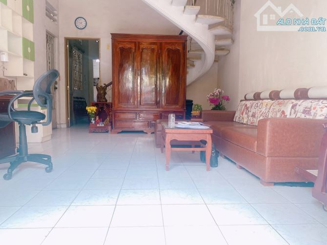 Gấp bán nhà gần Mt Võ Văn Ngân, Thủ Đức, giá 22.5 tỷ, 3 tầng, dt 145m2.