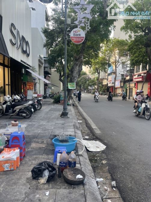 BÁN NHÀ MẶT PHỐ BÀ TRIỆU,DT 200M,MT 6M,GIÁ 130TỶ.