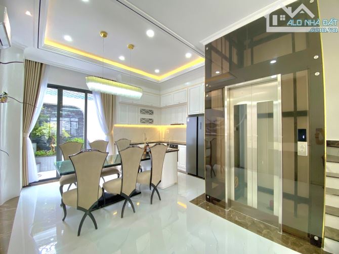 Bán Nhà Đẹp, Full Nội Thất, 90m2, 4 Tầng, Chỉ 10 Tỷ 8, Huỳnh Tấn Phát, Nhà Bè