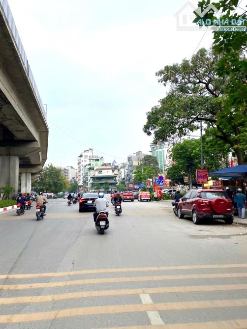 🏡 Bán nhà HÀO NAM, 70m2 x 3 tầng x mt 5.5m. Cách mặt phố 20m. Giá chào 15.5 tỷ TL