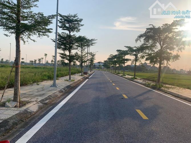 Bán đất khu đô thị Phúc Thành, Lý Nhân, 100m², trục chính Shophouse, Đường cao tốc Thái Hà