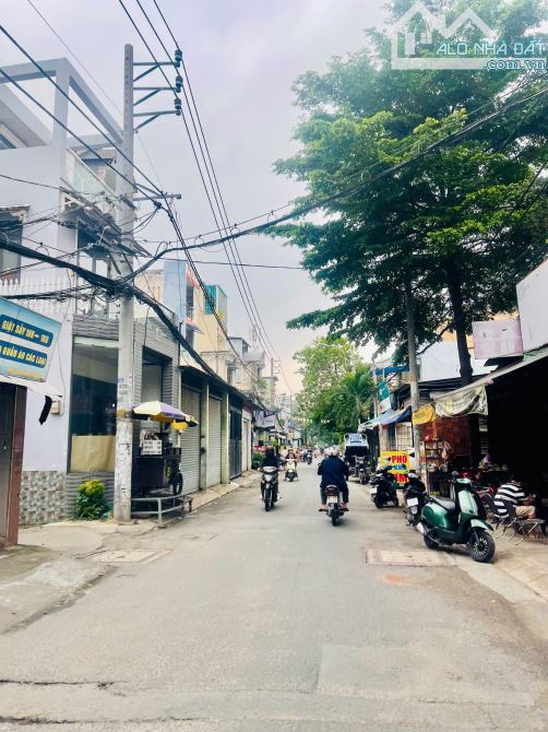 Bán nhà CHDV 7PN, Hẻm xe hơi, Ngang 4.3m, DT 30 triệu/ tháng, Gần Emart 2 , 7 TỶ 990