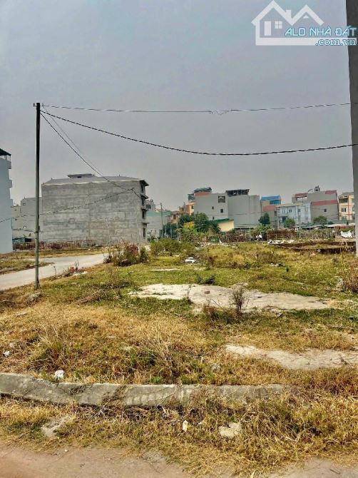 Đất DV DI TRẠCH - ĐẤT ĐẸP - LÔ GÓC - VỈA HÈ- MẶT TIỀN VÔ ĐỊCH - Ô TÔ TRÁNH ĐỖ CHẠY VÒNG