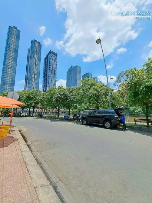 Siêu Vị Trí! Nhà ngang 5.5m ngay Mê Linh p.19 Bình Thạnh, 5.5x18m, 3 Tầng, ngay Sở Thú