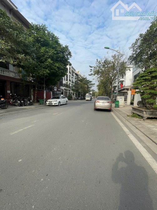 BÁN NHÀ LIỀN KỀ FORESA XUÂN PHƯƠNG - KĐT TASCO. NAM TỪ LIÊM.  NHÀ 5 TÂNG XÂY THÔ. CHỦ CẦN