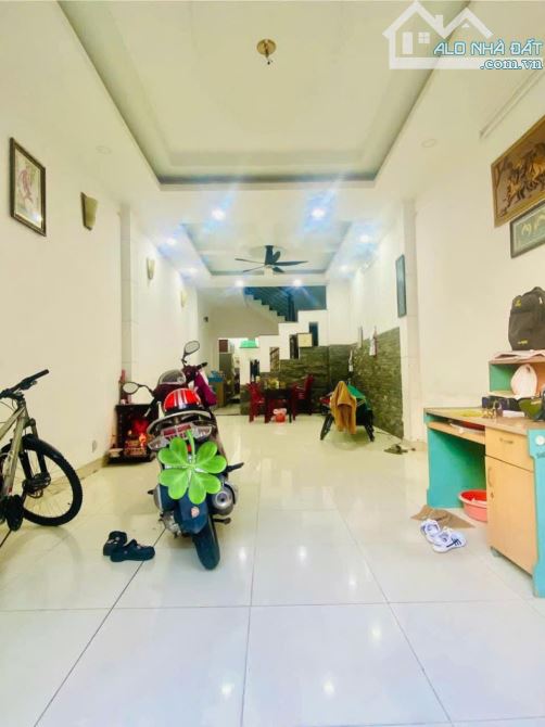 Gấp bán, chủ giảm 800tr, Tân Quý, 3 tấm, 86m2, giá 8.7 tỷ