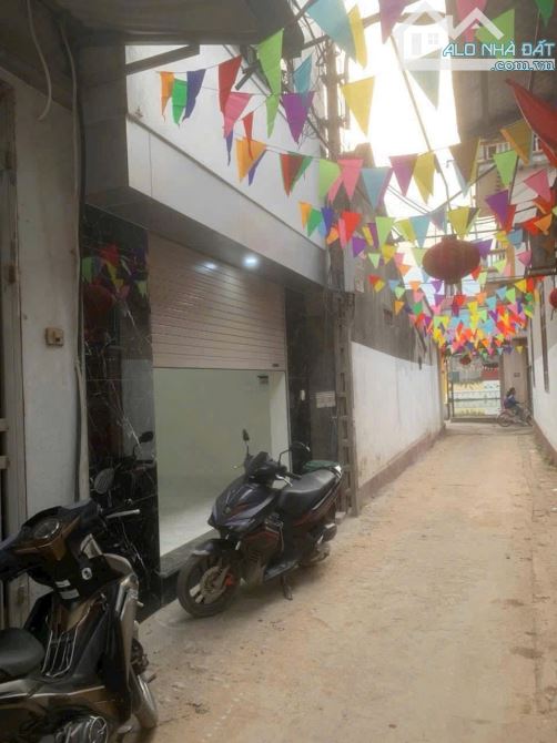 🔥bán nhà 40m2 thôn Nhuệ - Đường thông ô tô đỗ cửa Cách 1 nhà ra hồ gần QL32 chỉ 5,2 tỷ