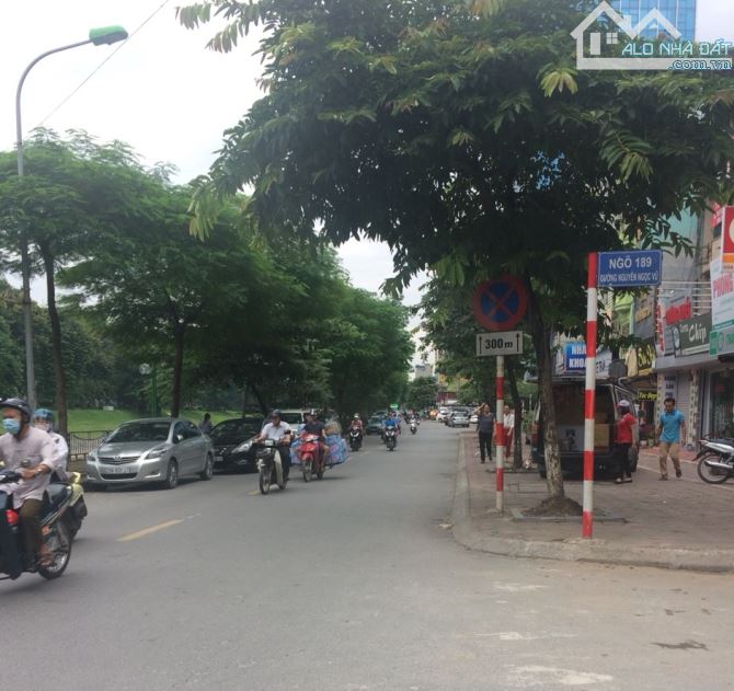 Đất Tặng Nhà-oto Đỗ Cửa-Vào Nhà-Ngõ Nông-KD Đỉnh-Cầu Giấy-DT 108m-MT9.3-2T-Giá 29.8 Tỷ