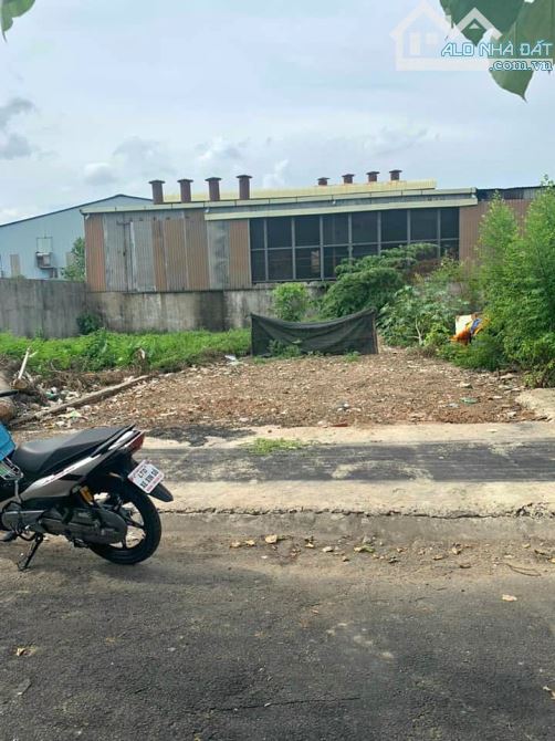 Nợ xấu cần bán lô đất 8x12 ( 95m2). Tân Thới Nhì, Hóc Môn. Giá 990 TRIỆU