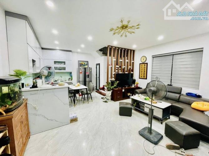 ✳️ Bán gấp nhà đẹp Hào Nam- LÔ GÓC 3 THOÁNG- 45m2 - mặt tiền rộng 5m 💥 3 bước ra mặt phố