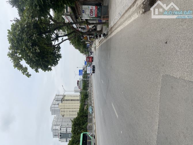 BÁN NHÀ PHÂN LÔ GIẢI PHÓNG- GIÁP BÁT 5 TẦNG Ô TÔ VÀO NHÀ 48 M GIÁ CHỈ 10.2 TỶ
