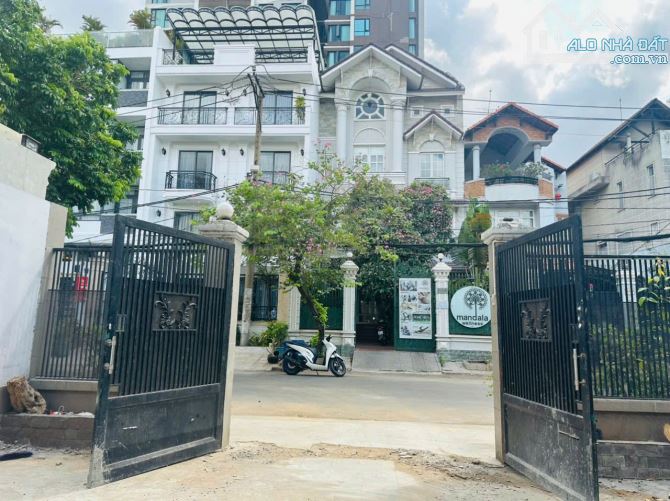 Bán khuôn đất xây biệt thự siêu đẹp đường Quốc Hương - 7x 25m - Giá chỉ : 34,5 tỷ TL, Q2