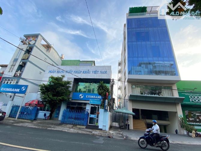 Giảm 3 tỷ, bán nhà 2MT trước sau Nguyễn Đình Chiểu, Phường 4, Quận 3, DT 6,5 x 25m