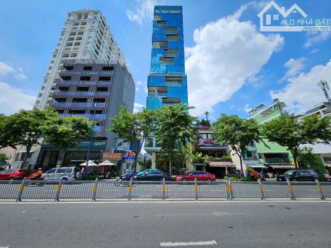 Chuyển nhượng Building MT Bến Vân Đồn, Quận 4, DT 12,67 x 32,65m, HĐT 1,4 tỷ/tháng