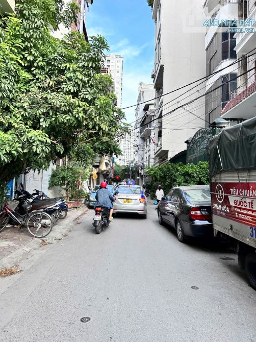 BÁN NHÀ PHÂN LÔ VỈA HÈ, 6 TẦNG PHỐ HOÀNG NGÂN, Ô TÔ TRÁNH, KINH DOANH ĐỈNH