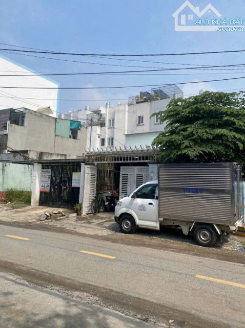 Bán gấp nhà mặt tiền dt 4x24 giá cực rẻ