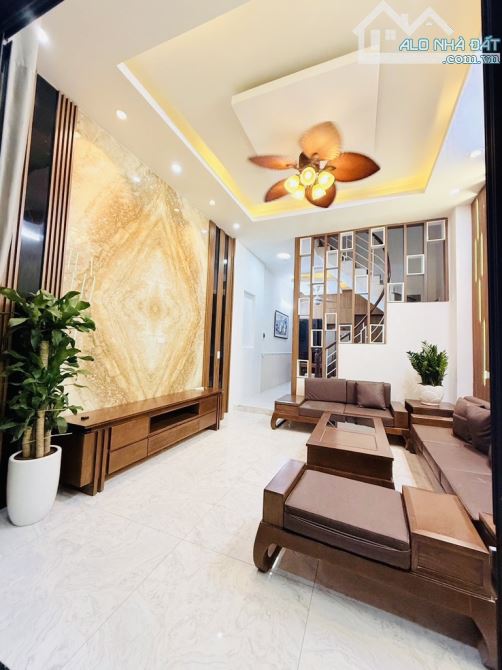 BÁN NHÀ TRẦN KHÁT CHÂN-LÒ ĐÚC- Q.HBT  NGÕ THÔNG-1 NHÀ RA Ô TÔ- 45m2-5 TẦNG-MT 4.2m-9.85 TỶ