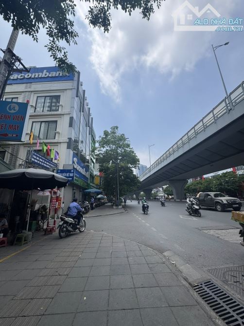 Bán đất tặng nhà 3 tầng Minh Khai  Hai Bà Trưng, sát MP, ô tô tránh, 105m², MT 6.5m