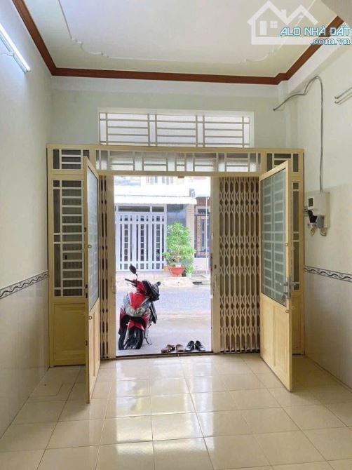 Bán gấp nhà 1 Trệt 1 Lầu ngay Ấp Đông 1, Thới Tam Thôn, Hóc Môn, 760 triệu